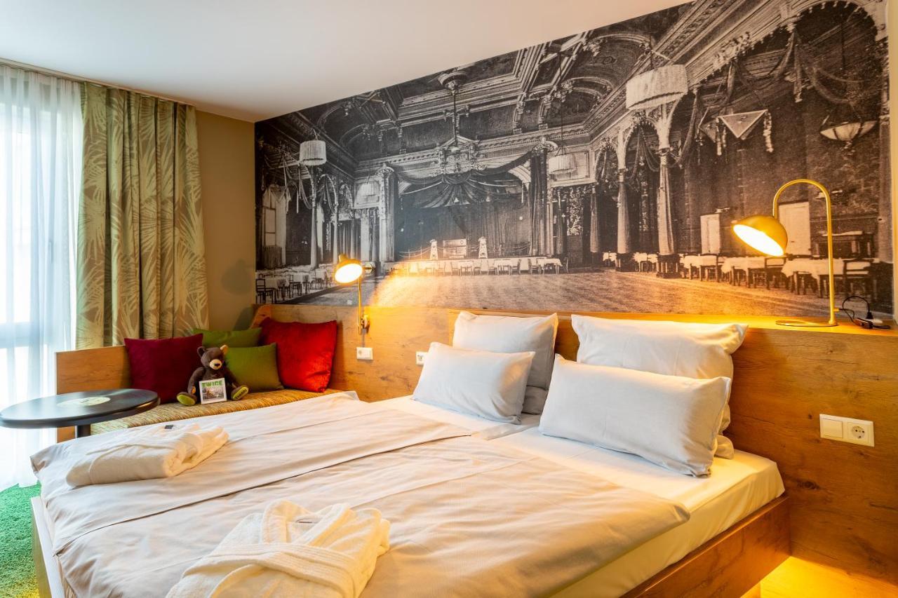 Doppelzimmer „MIGHTY" mit Kaffeemaschine und ruhiger Lage